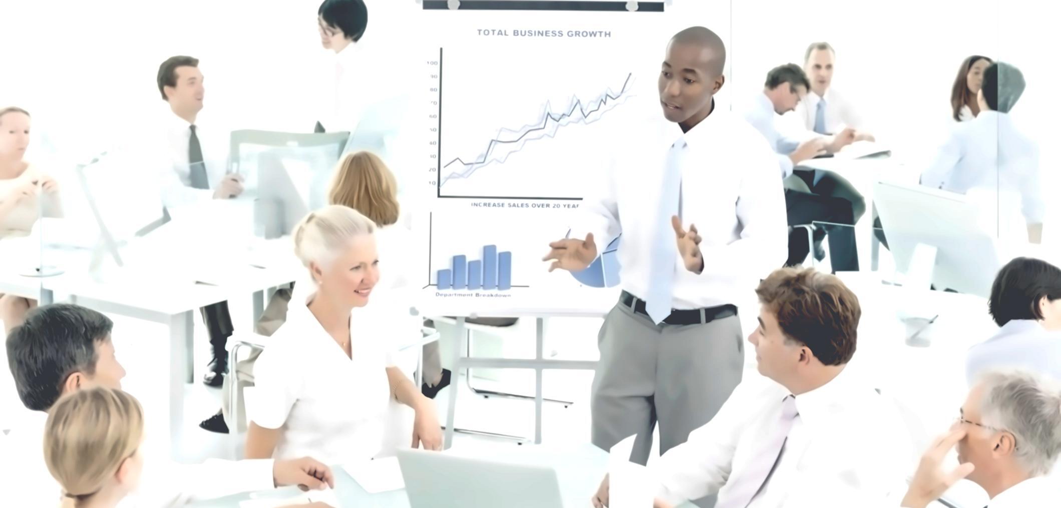 Equipo de qorinavexulo trabajando en análisis financiero colaborativo